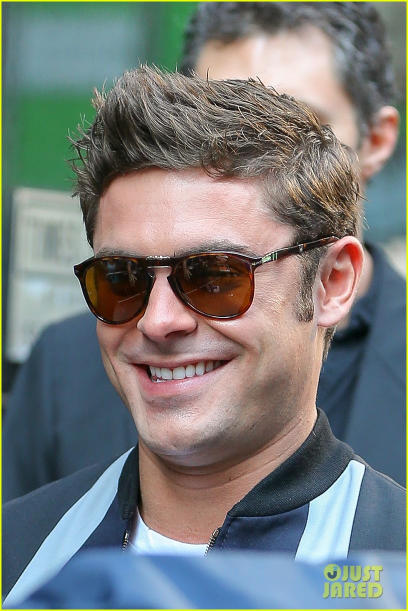 zac efron snaps a shirtless selfie on his hotel balcony 153440342