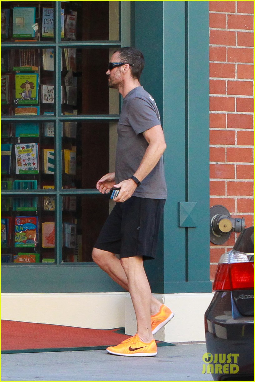 Brian Austin Green Wears Wedding Ring After His Split Photo 3448101