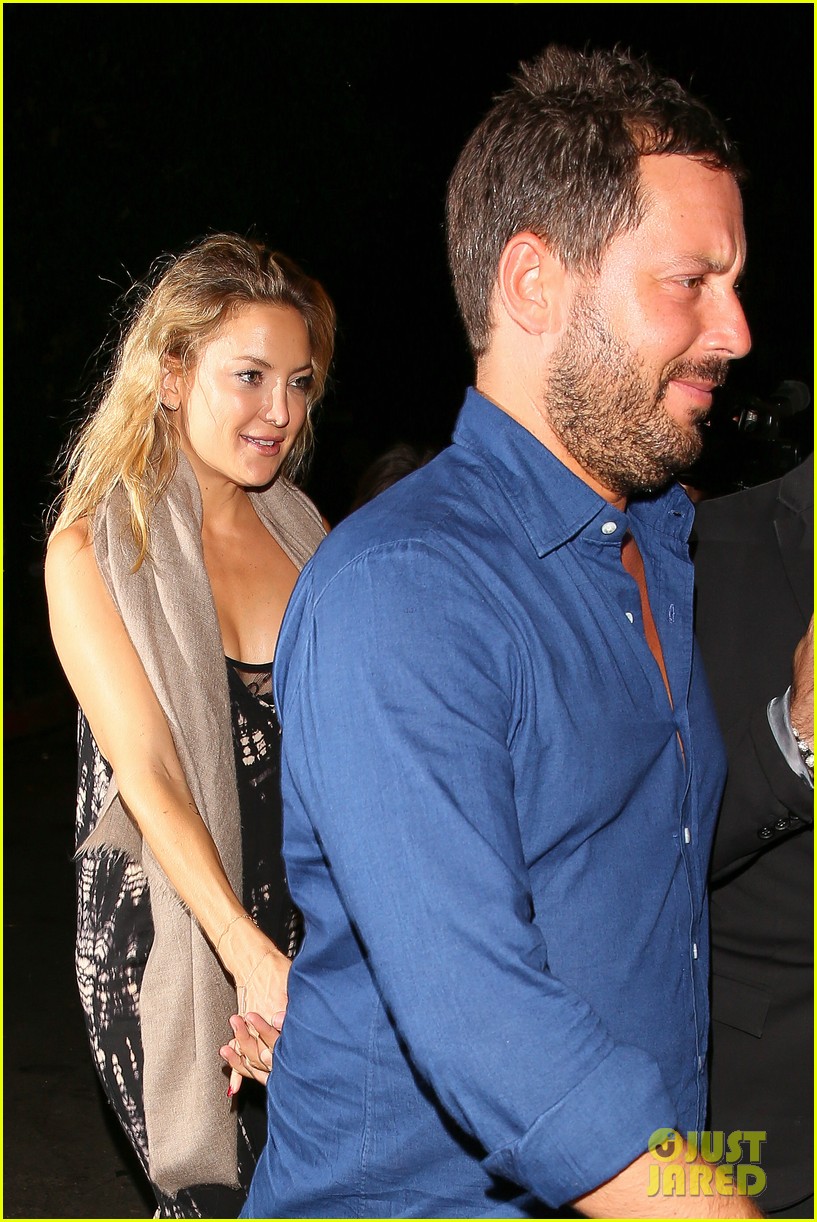 kate hudson holds hands with her agent michael kives 043439079