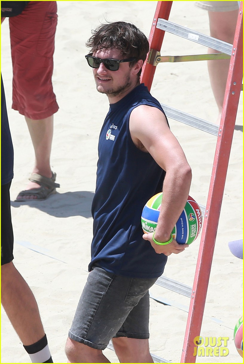 josh hutcherson shows off his skills at celebrity charity volleyball match 193444633