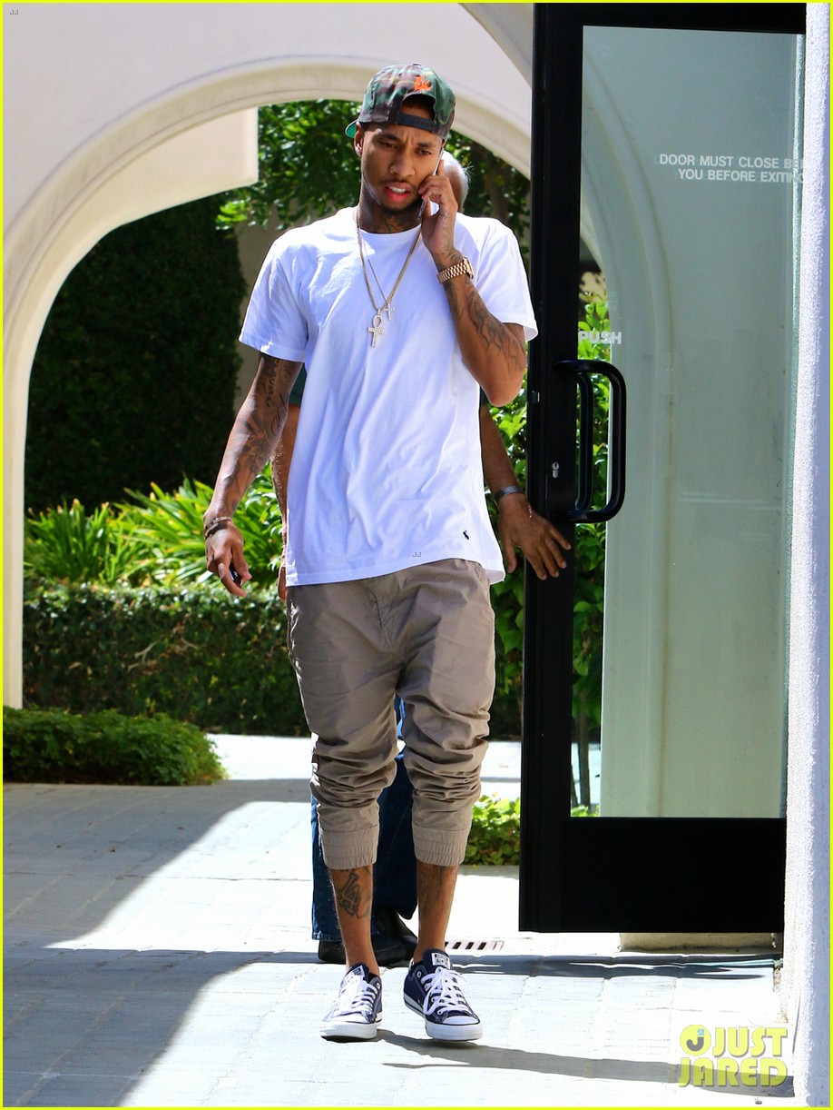 tyga surprises kylie jenner with brand new 123434518