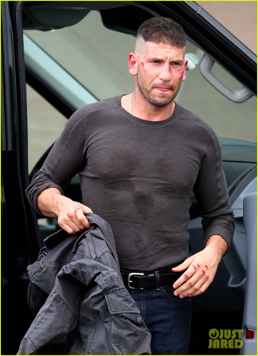 Jon Bernthal Films 'Daredevil' with Cuts on His Face Photo 3440707