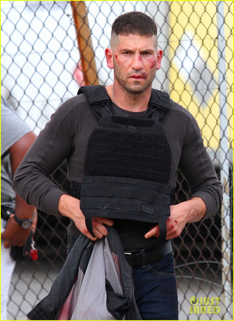 Jon Bernthal Films 'Daredevil' with Cuts on His Face Photo 3440712