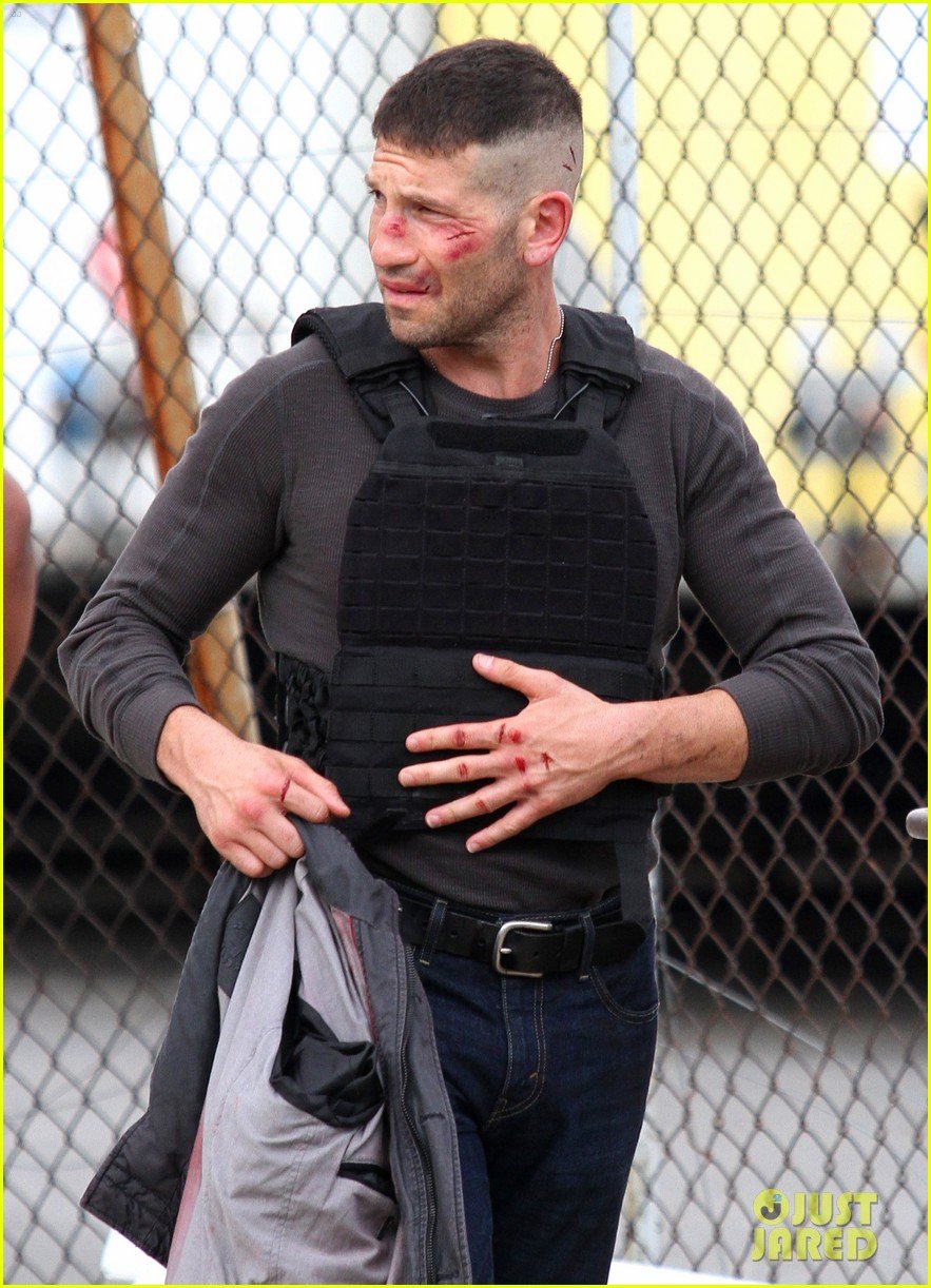 Jon Bernthal Films 'Daredevil' with Cuts on His Face Photo 3440721