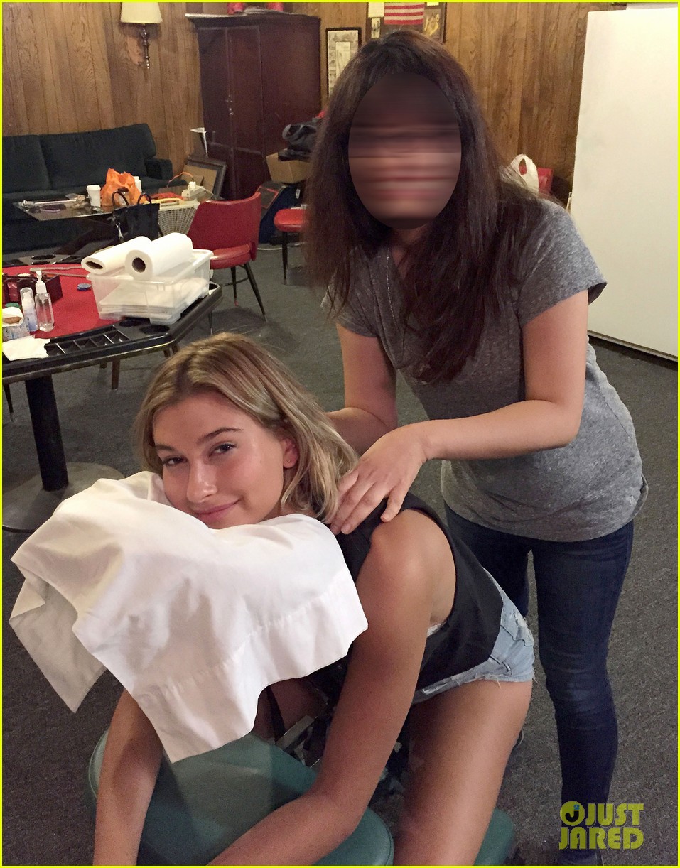 kendall jenner neck massage with hailey baldwin 26