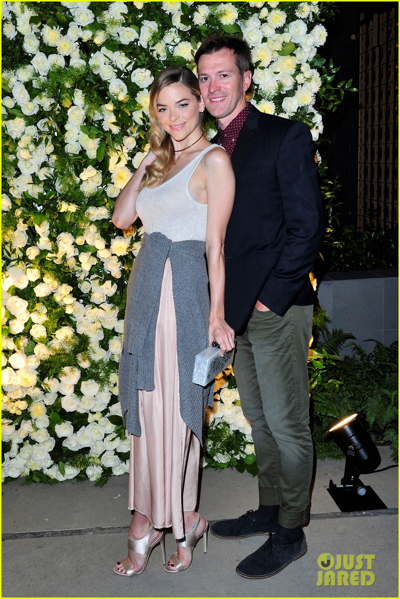 jaime king has her first big night out after giving birth 043443641