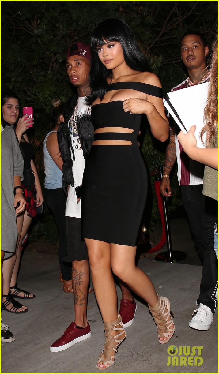 kylie jenner changes into a cut out dress after vmas 2015 31