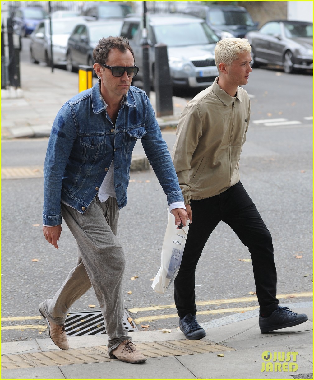 jude law steps out with his son rafferty 05