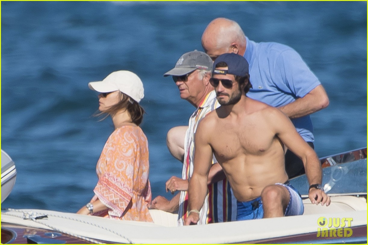 swedens prince carl philip goes shirtless 013429700