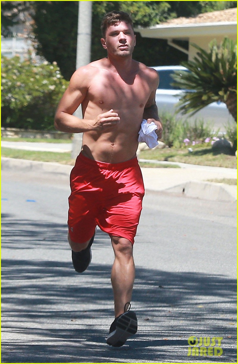 ryan phillippe goes on a shirtless jog bares super fit body 093448431