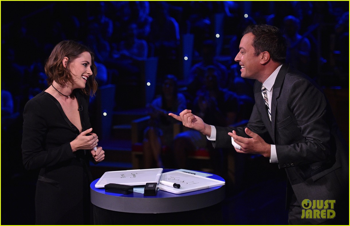 kristen stewart cant stop smiling on the tonight show 08