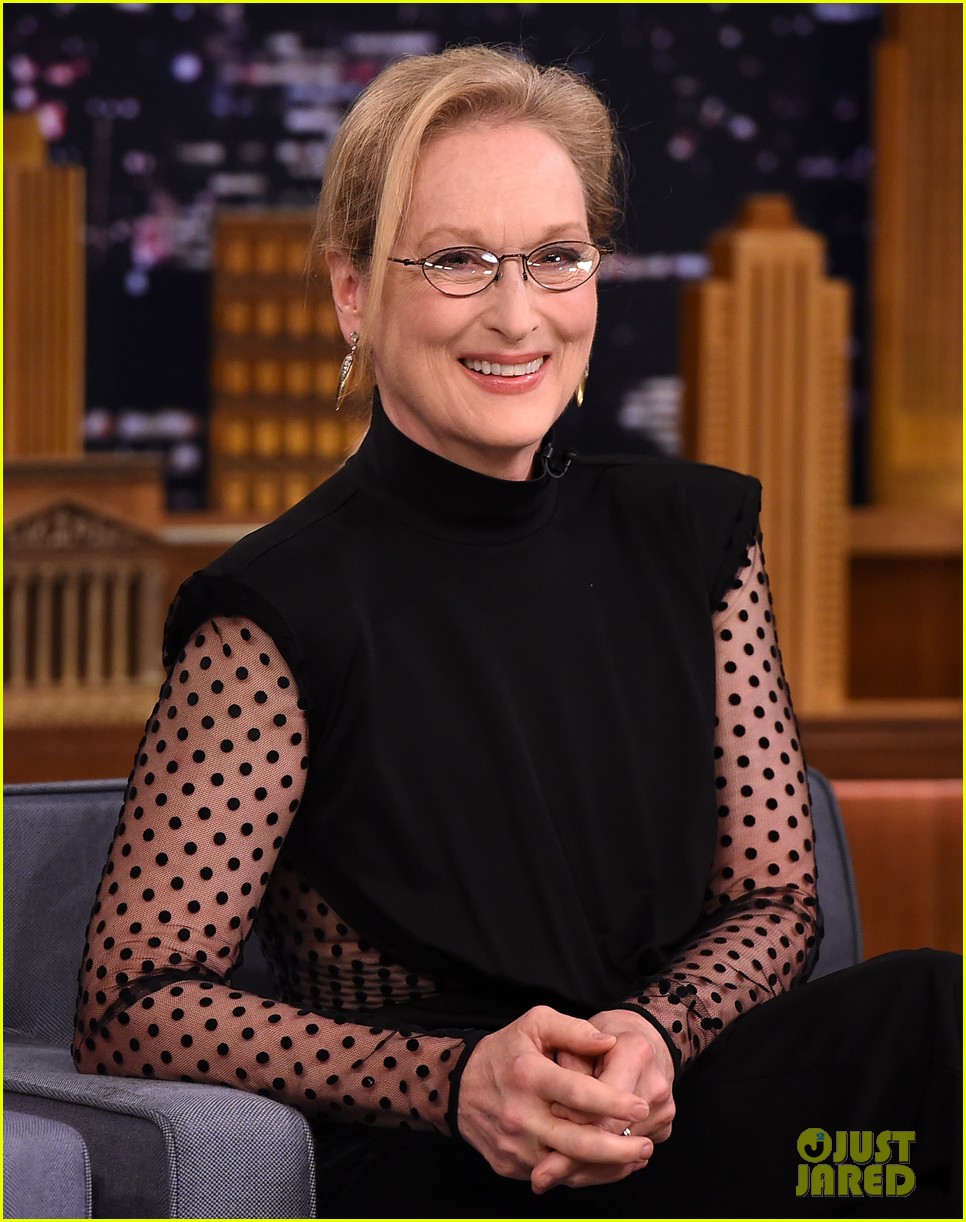 meryl streep got a guitar lesson from neil young for ricki the flash 30