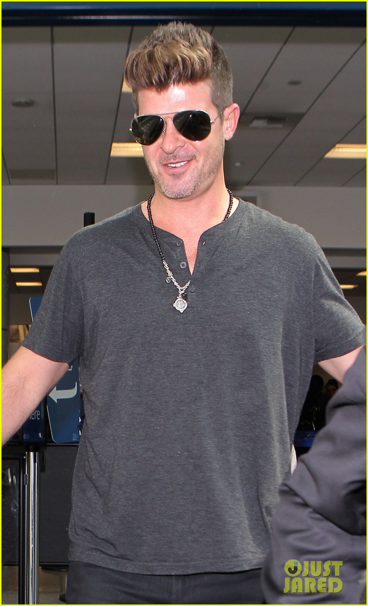 robin thicke april love geary deny engagment rumors 04
