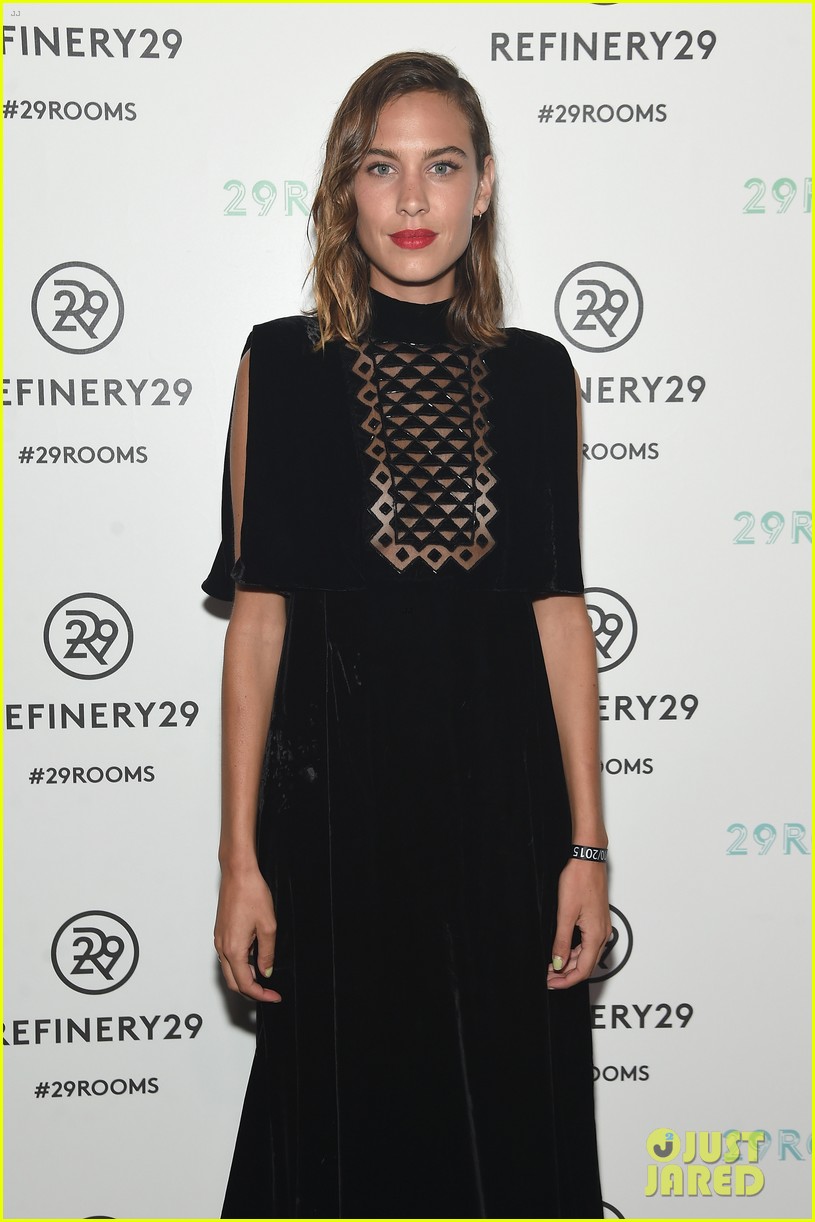 drew barrymore brings out the stars for refinery29s nyfw 29rooms presentation 073457865