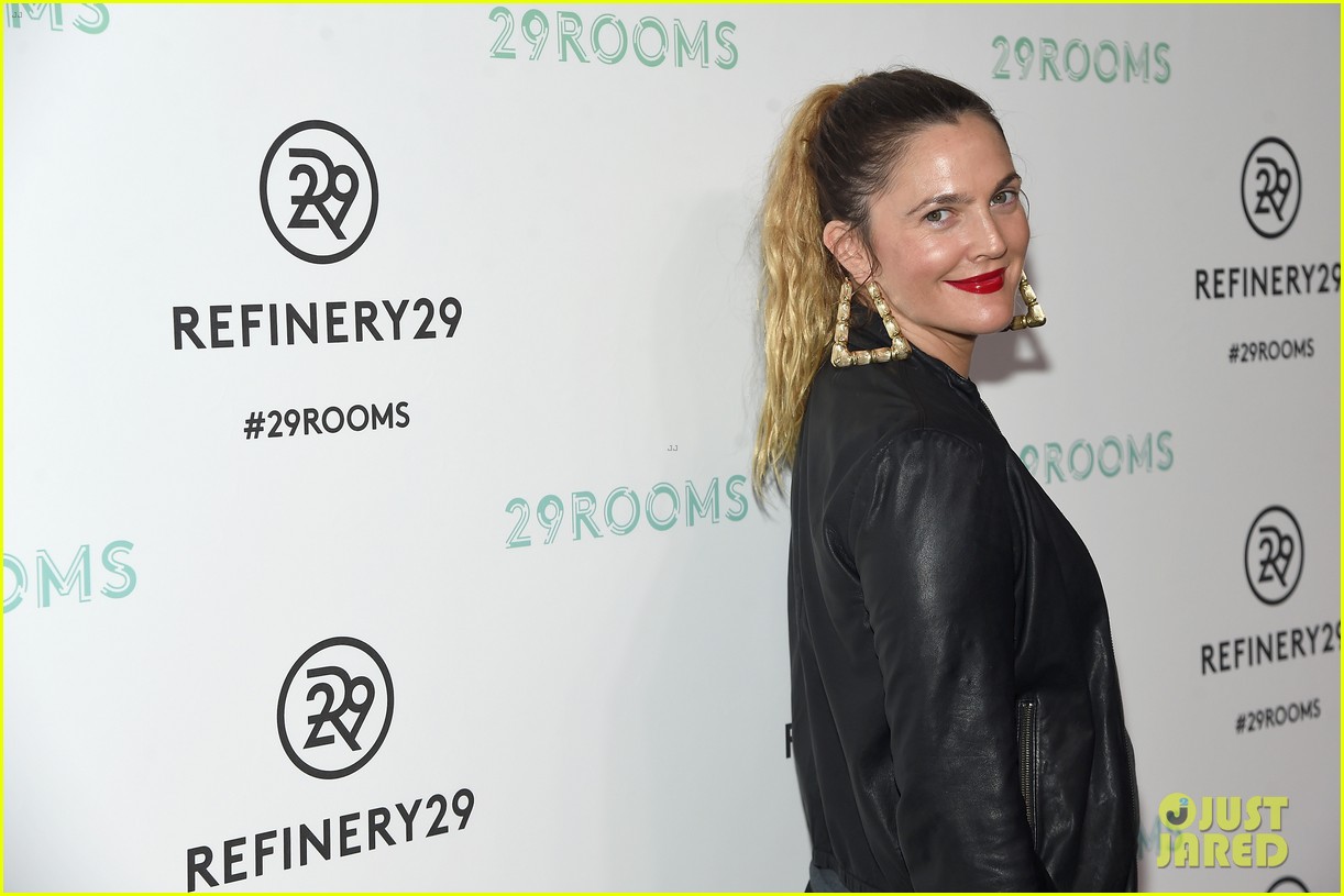 drew barrymore brings out the stars for refinery29s nyfw 29rooms presentation 503457908