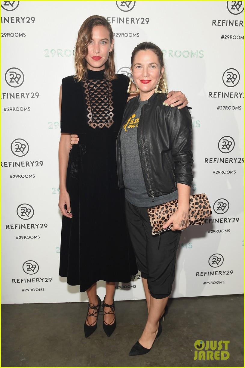 drew barrymore brings out the stars for refinery29s nyfw 29rooms presentation 53