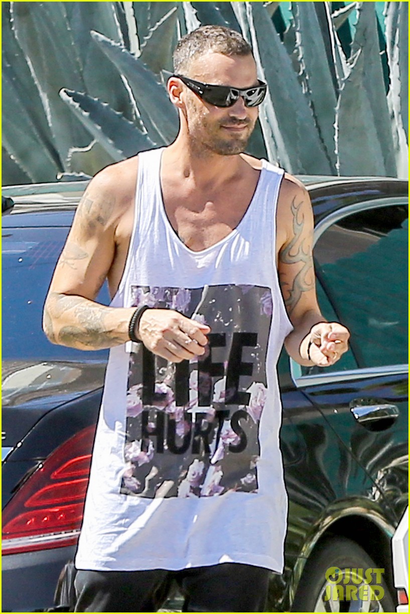 Brian Austin Green Wears 'Life Hurts' Tank After Megan Fox Split Photo
