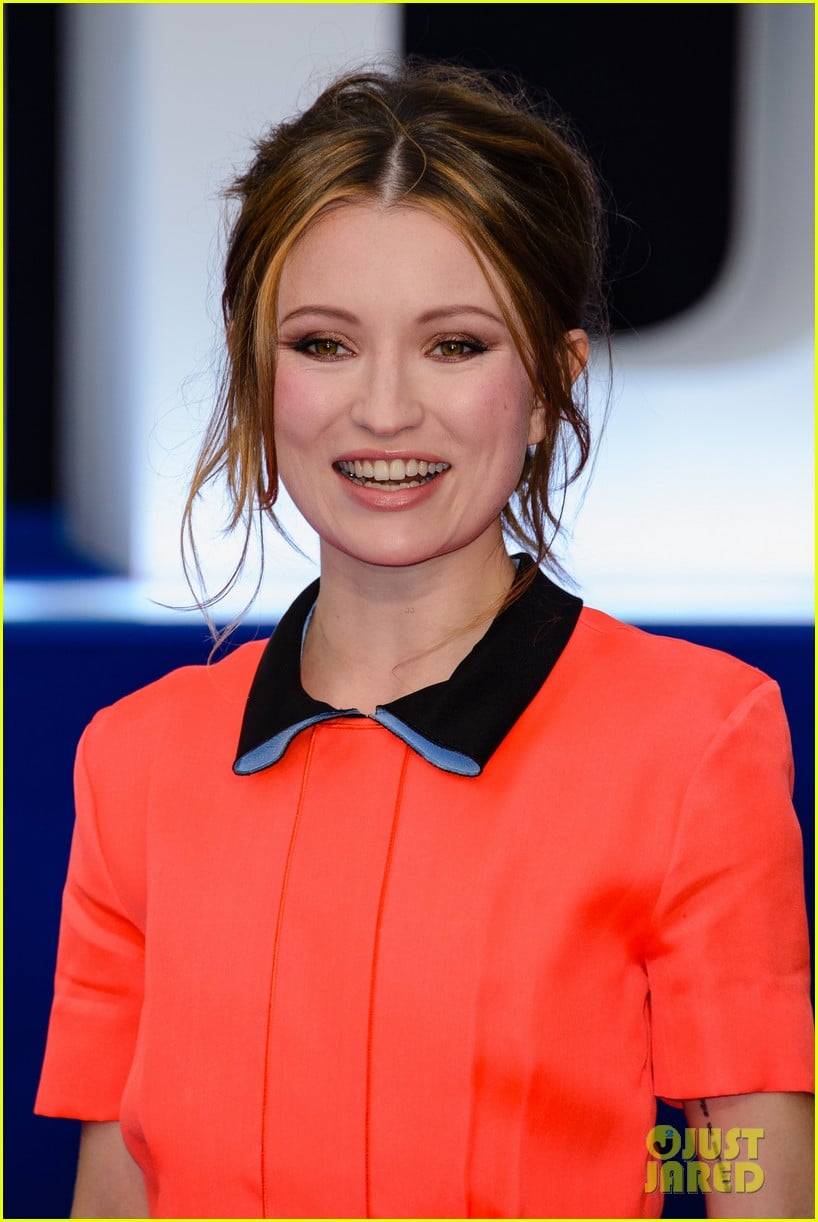 emily browning legend premiere london 033452681