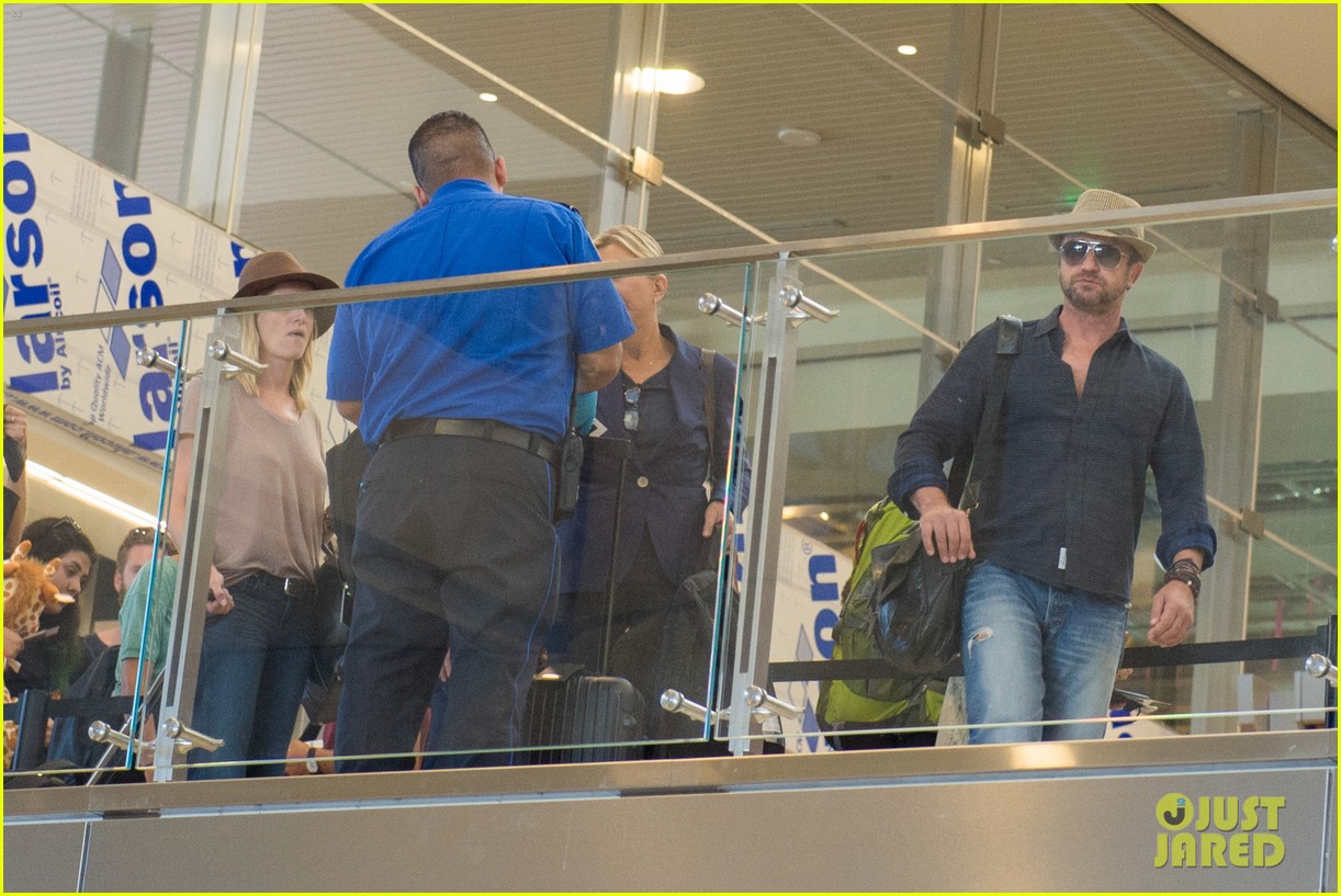 gerard butler is a labor day jet setter 103455230