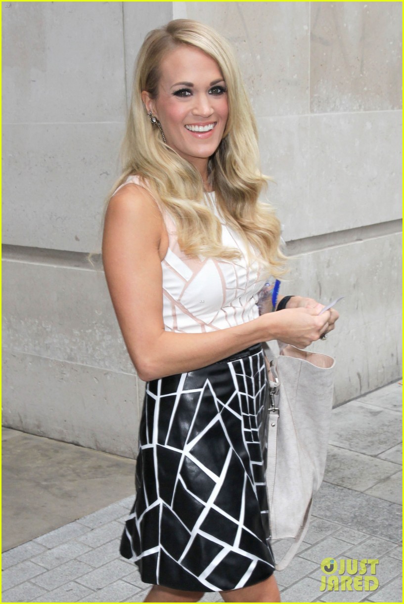 Carrie Underwood Posts Cute Selfie From Her Date Night with 'Hunk