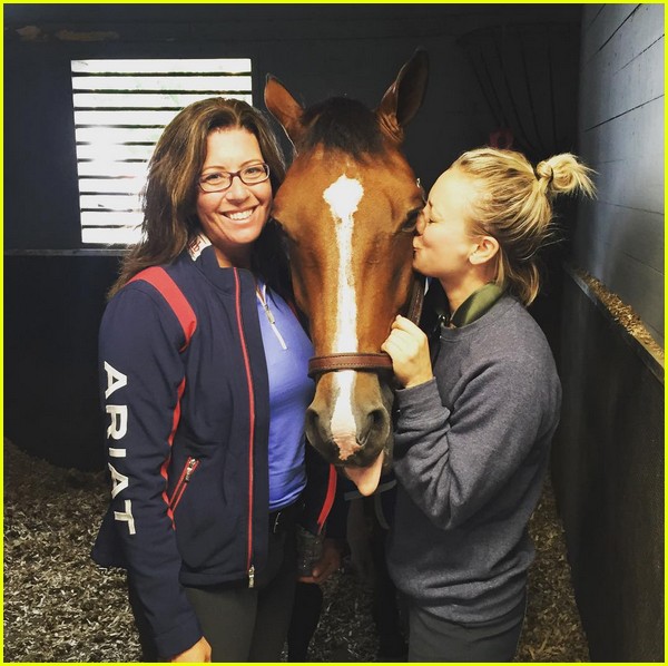 kaley cuoco gets a new horse after divorce announcement 023471788