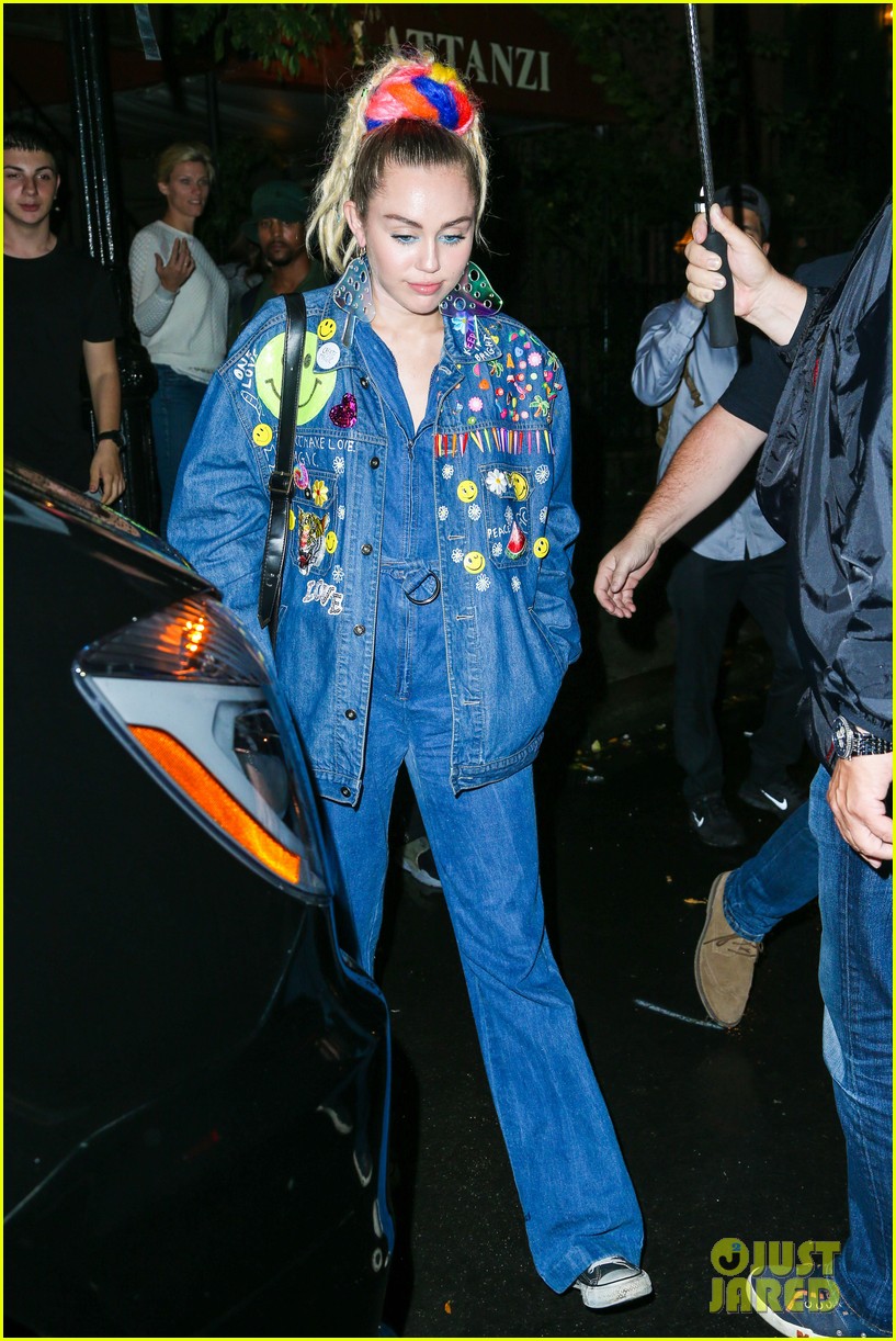 miley cyrus does double denim after snl rehearsal 013474031