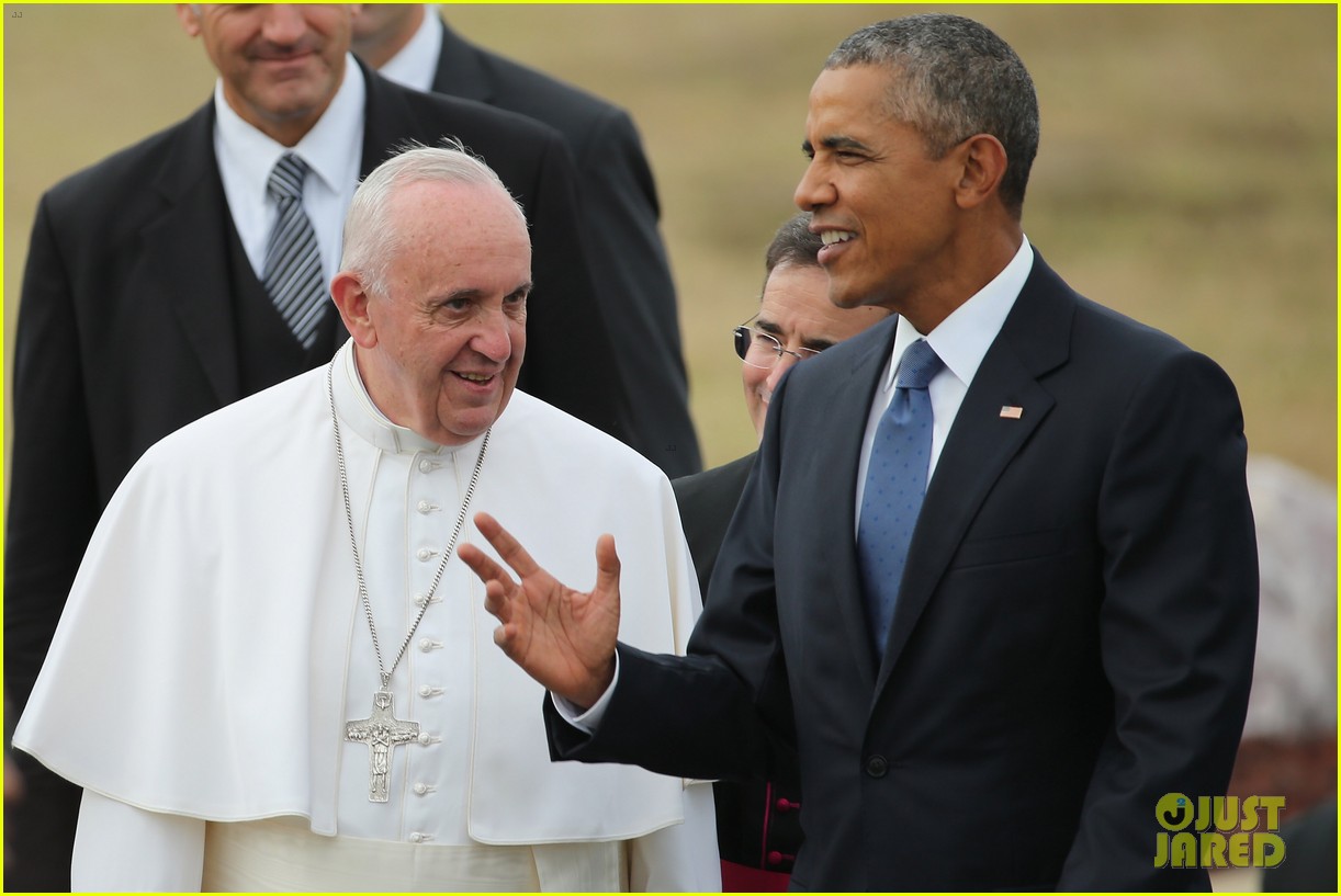 pope francis arrives in us meets the obamas 023468935