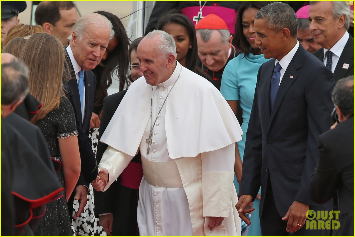 Pope Francis Arrives in U.S. & Meets the Obamas! Photo 3468943