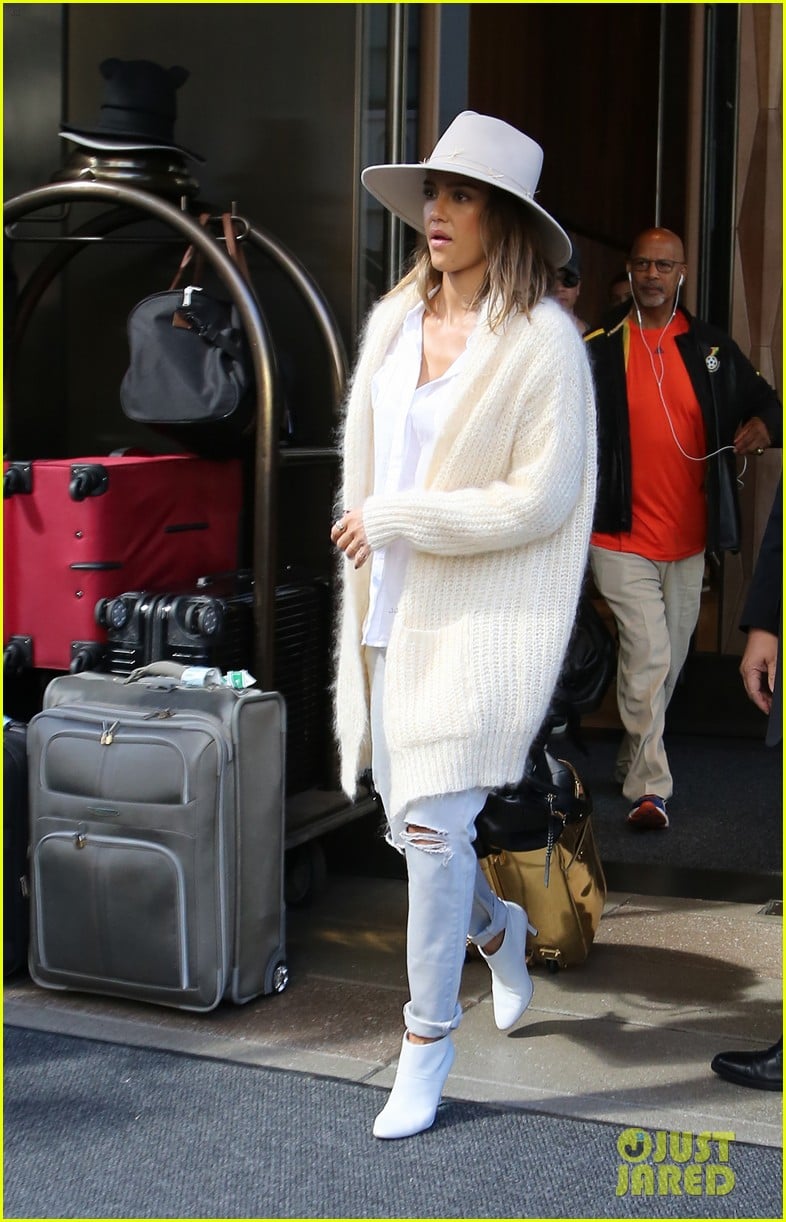 Jessica Alba Discusses Being Bodychecked By Kylie Jenner's Bodyguards(02)