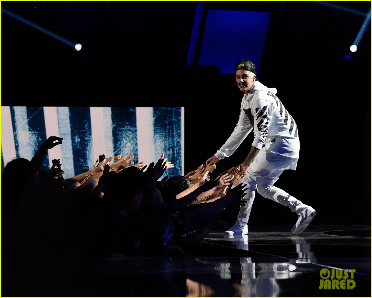 justin bieber think up performance watch here 133458445