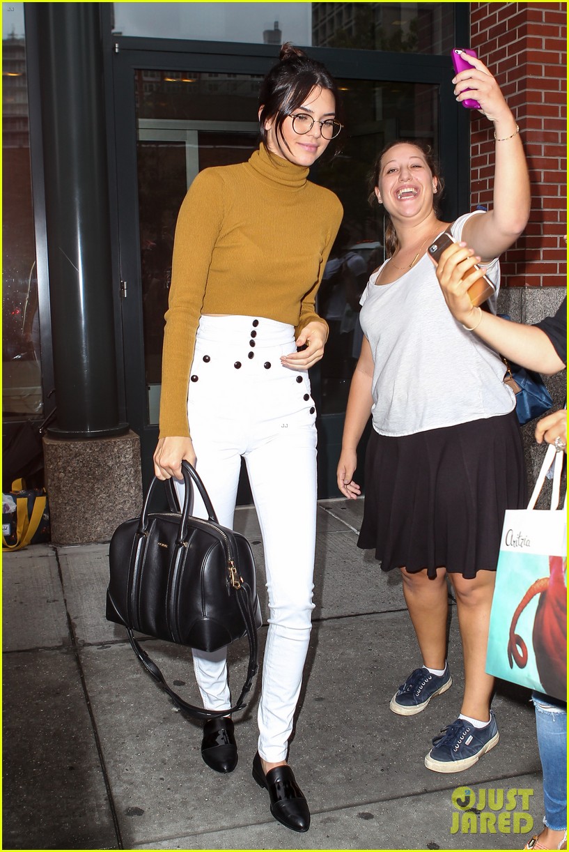 kendall jenner visits kimyes apartment with lewis hamilton 113457515