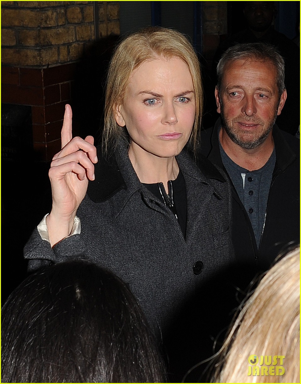 nicole kidman keeps in touch with her kids over text 08