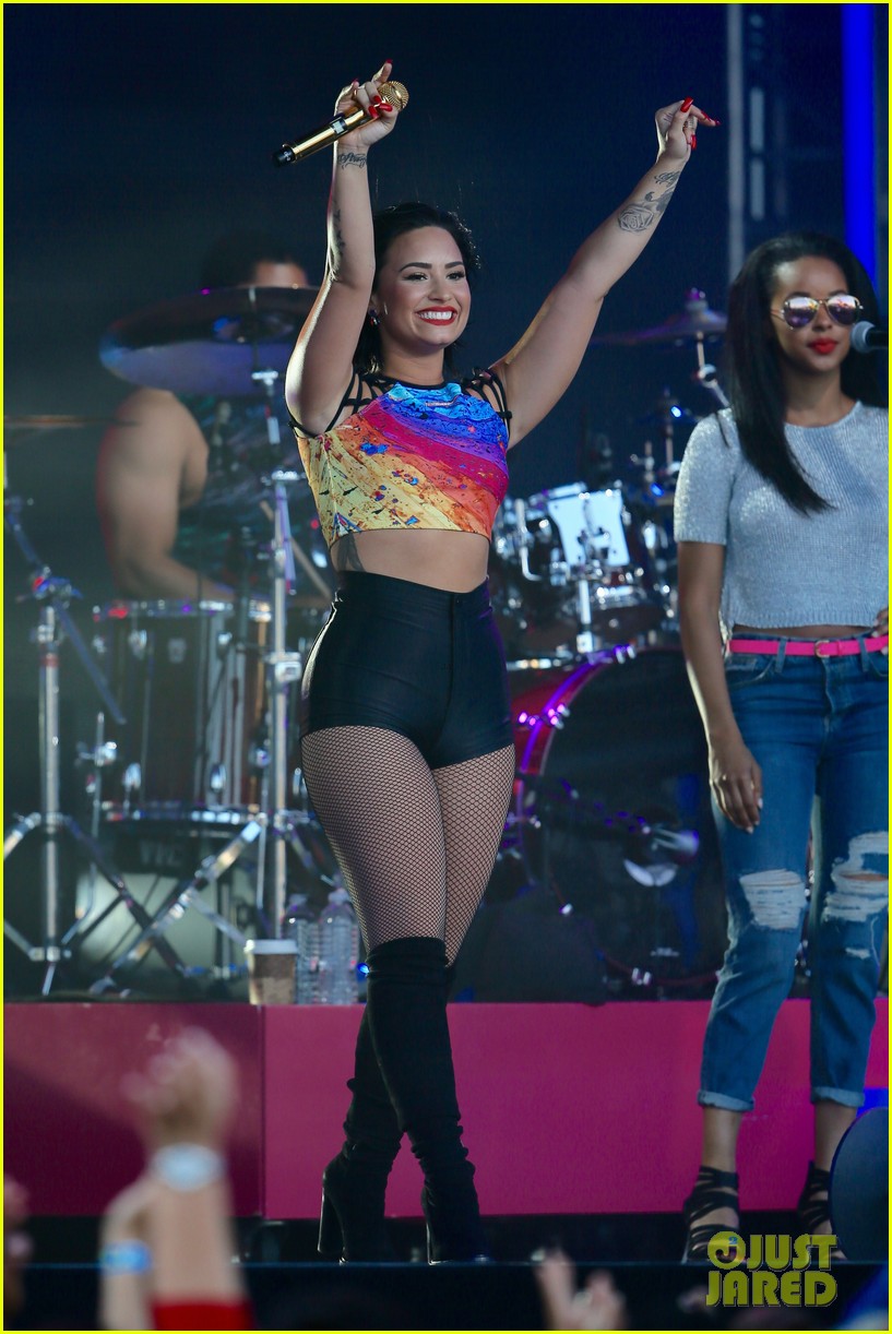 demi lovato performs cool for the summer neon lights on jimmy kimmel live 10