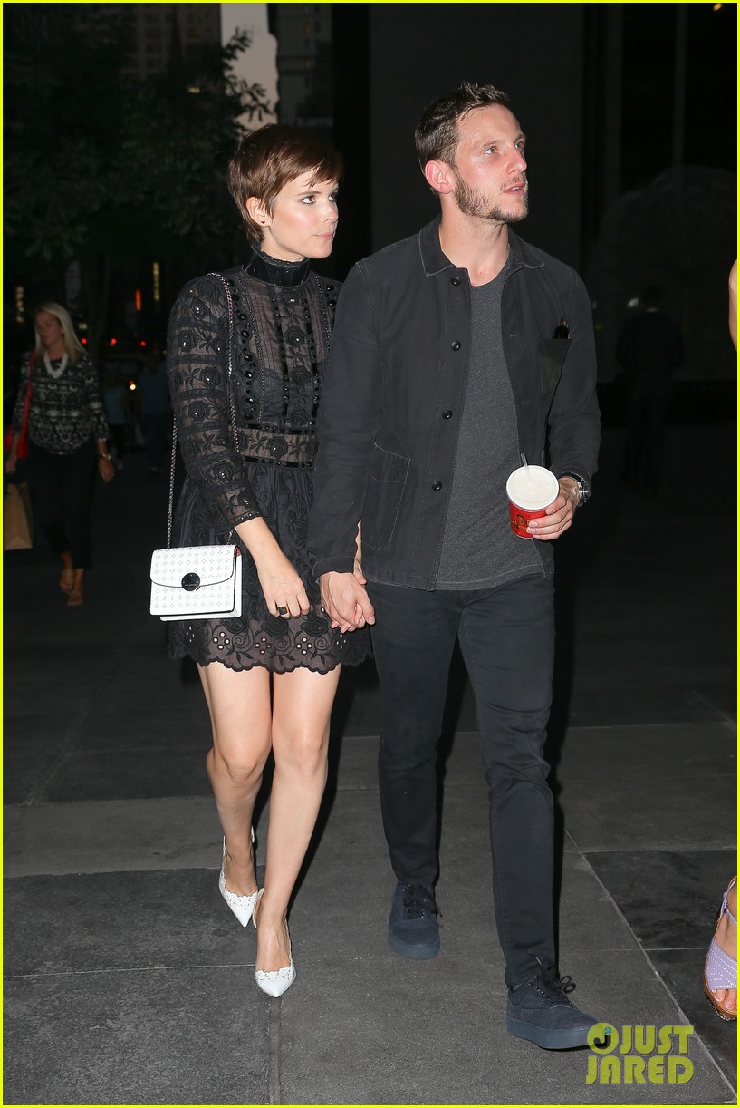 kate mara jamie bell marc jacobs hold hands 083464565