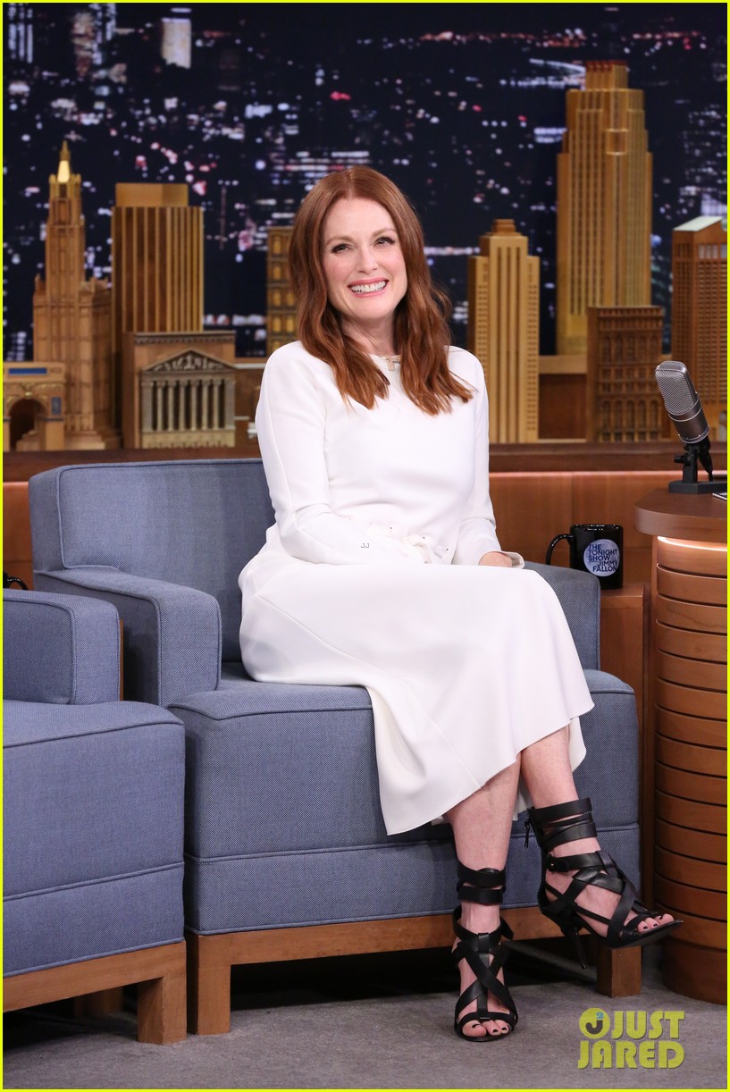 Julianne Moore Plays Box of Lies On 'Tonight Show' Watch Here! Photo(00)