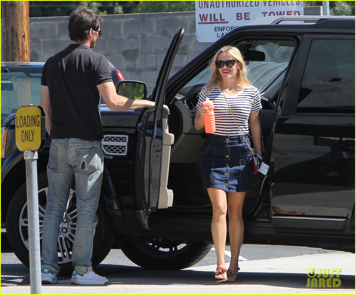 reese witherspoon jogs then goes to meeting 133463904