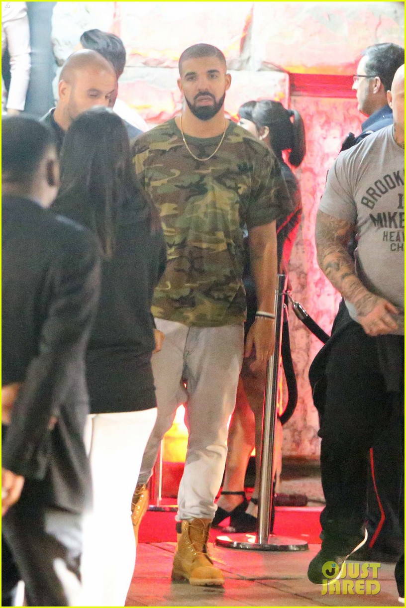 Serena Williams Supports Rumored Boyfriend Drake at His Restaurant