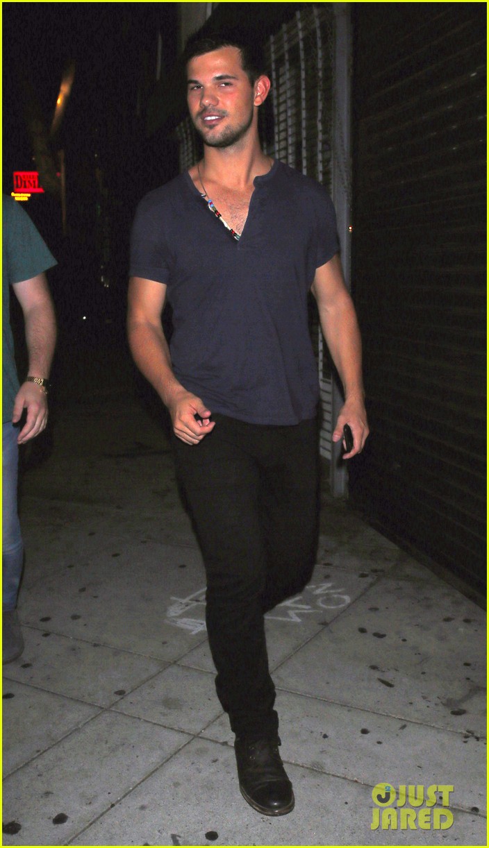 taylor lautner relax time off 053470087