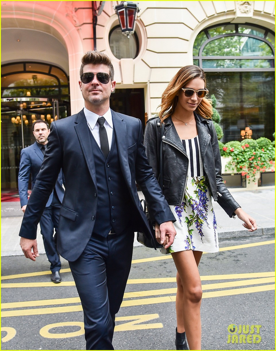 robin thicke april love geary sightseeing paris 04