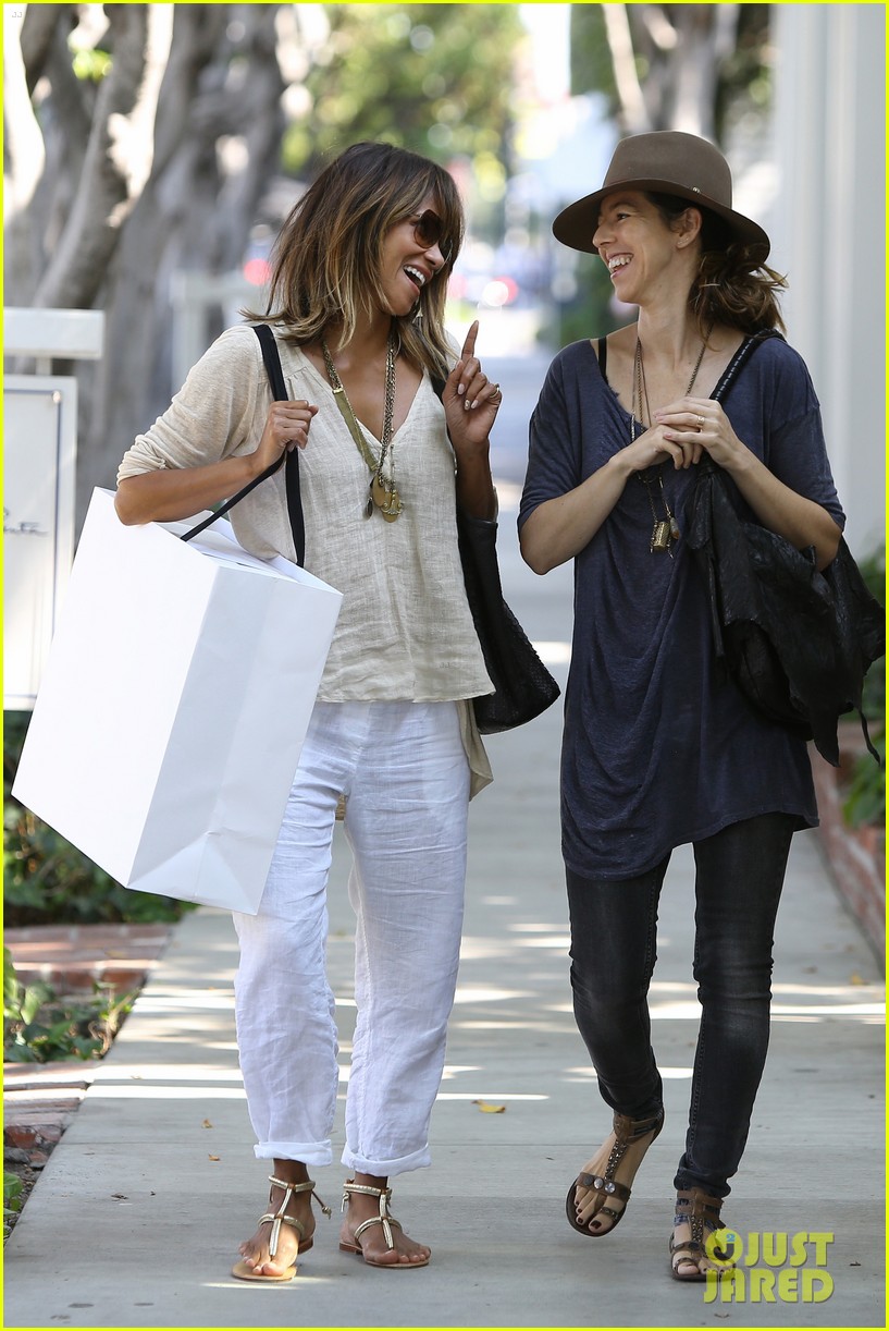 halle berry all smiles after extant cancellation 223482301