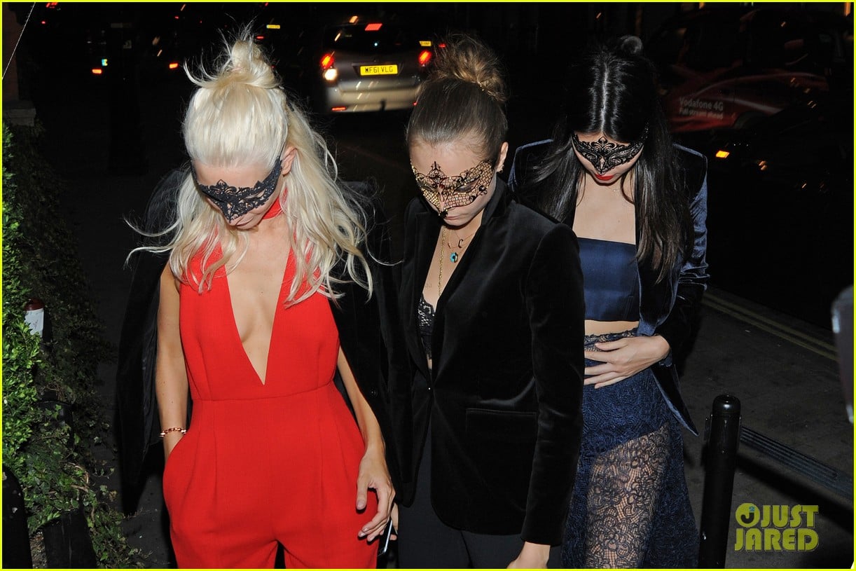 cara delevingne kendall jenner lace masquerade party poppy 03