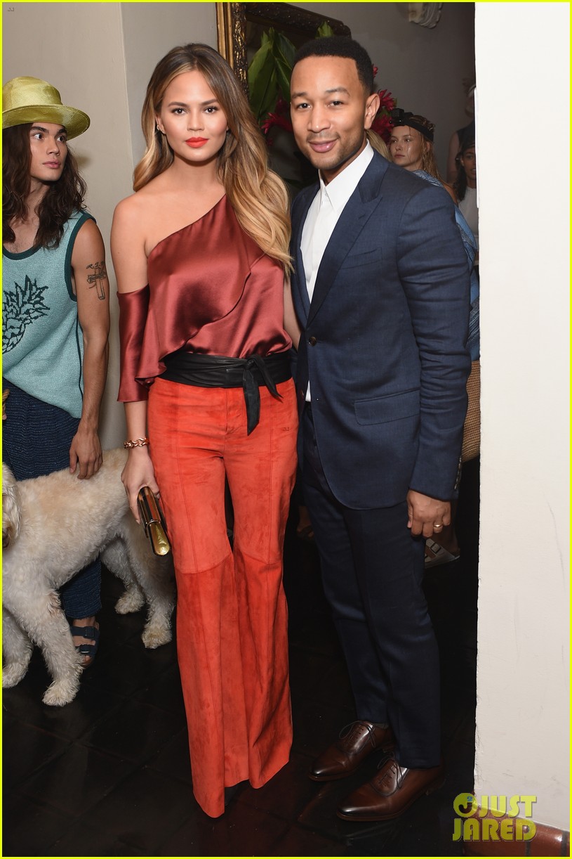 Chrissy Teigen Covers Up Tiny Baby Bump at CFDA & Vogue's Fashion Fund