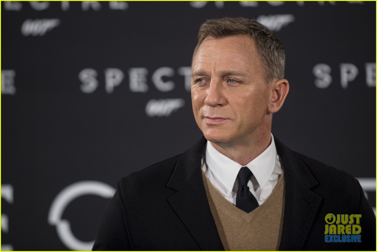 daniel craigs spectre kicks off with big box office in england 243492661