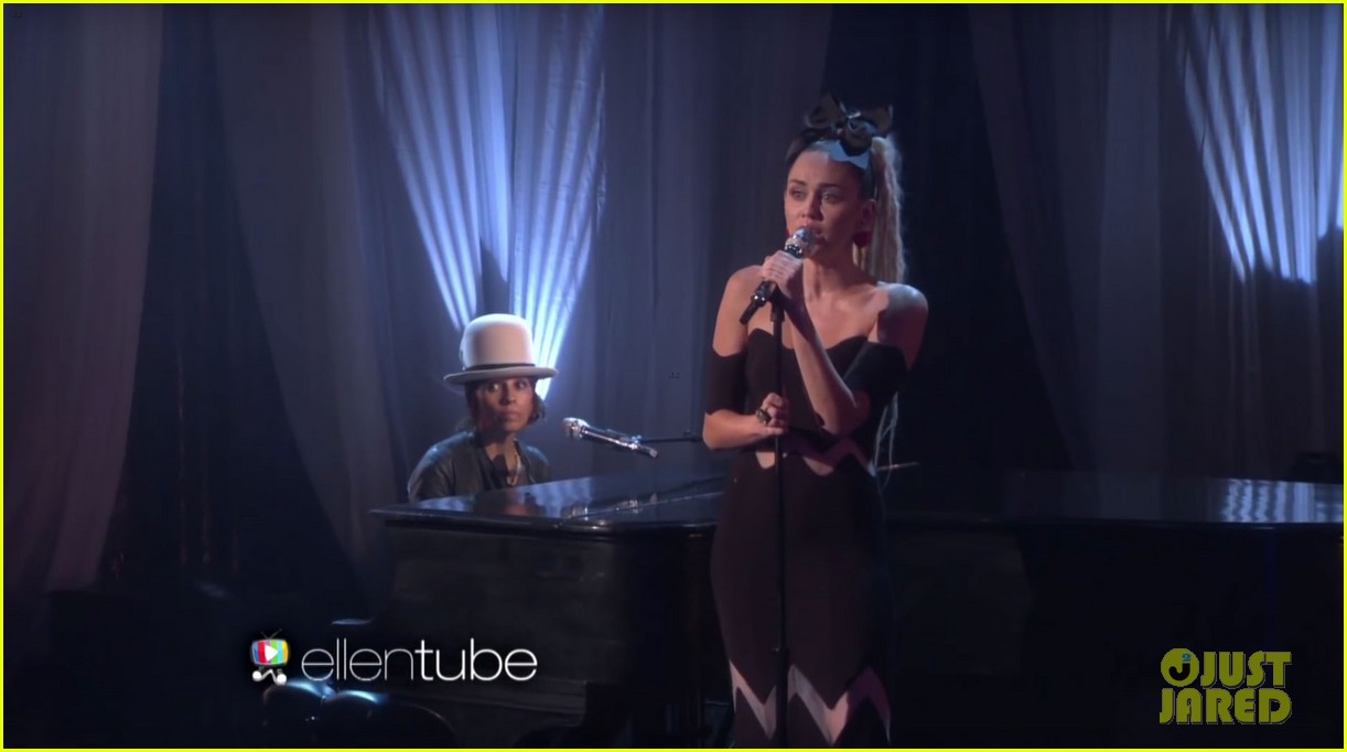miley cyrus performs freeheld song hands of love live 023485200
