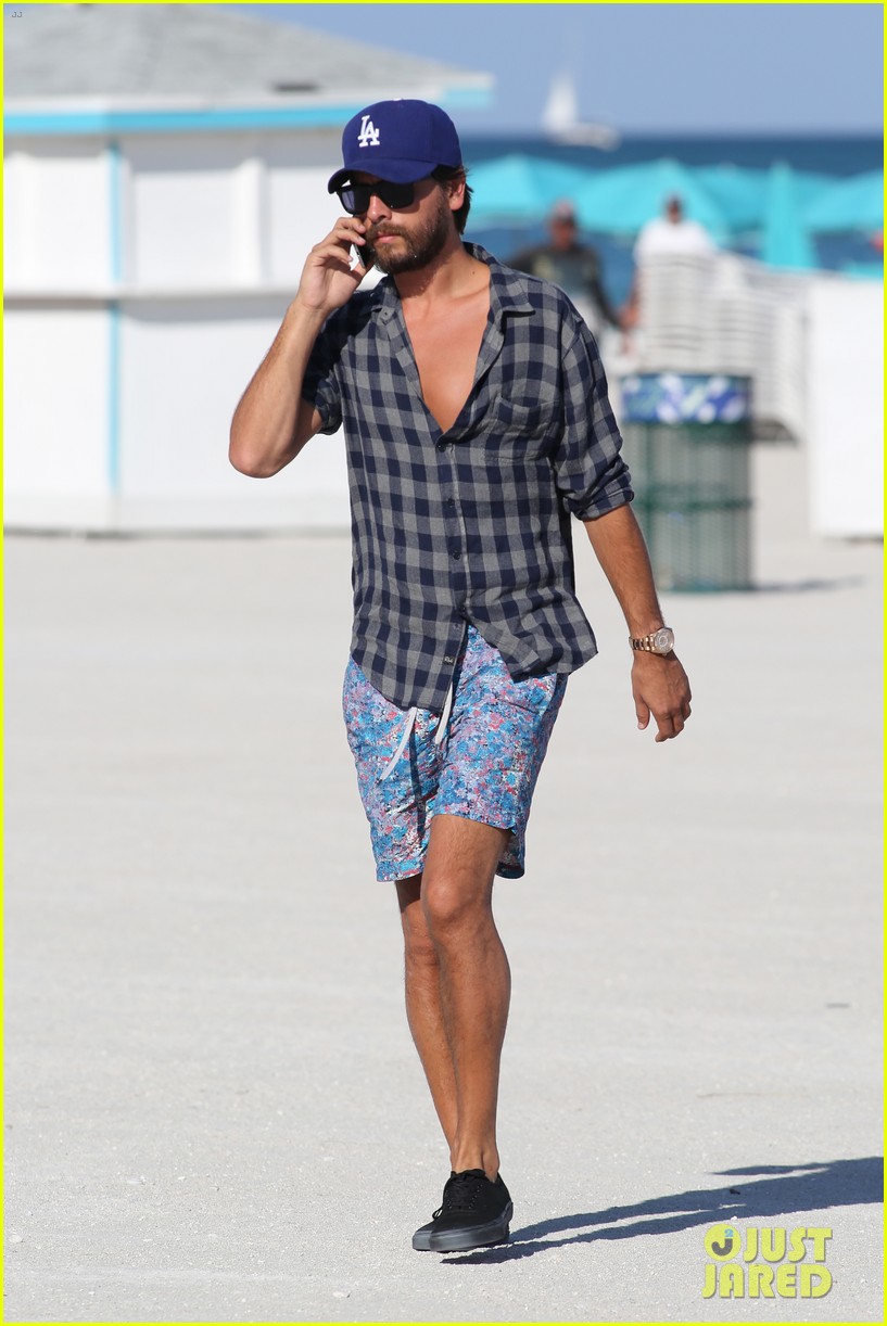Scott Disick Takes a Miami Beach Stroll After Spending Time With 18