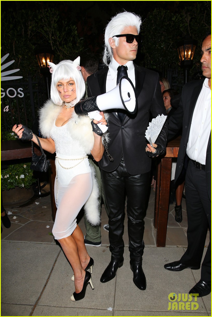 fergie is choupette to josh duhamels lagerfeld for halloween 163496171