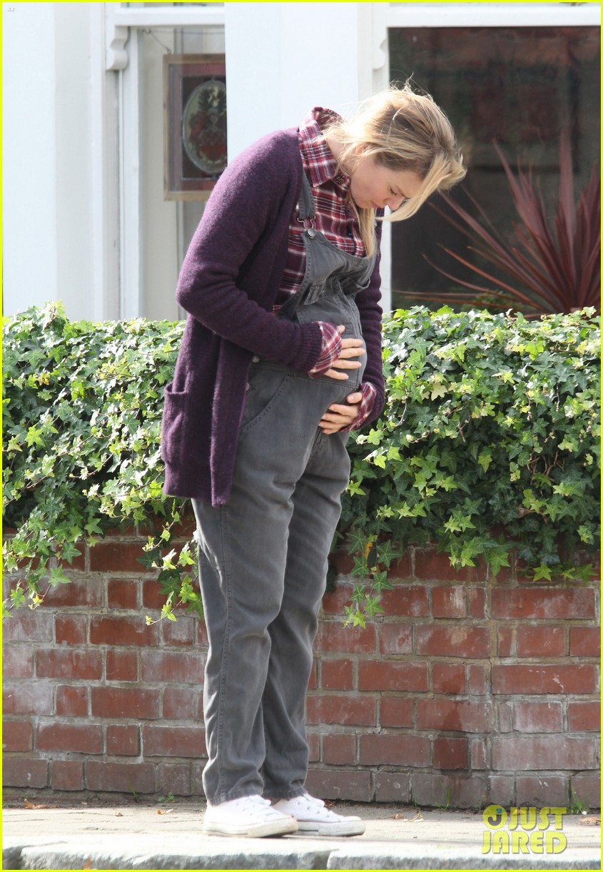 Colin Firth Films 'Bridget Jones's Baby' First Look Photos! Photo