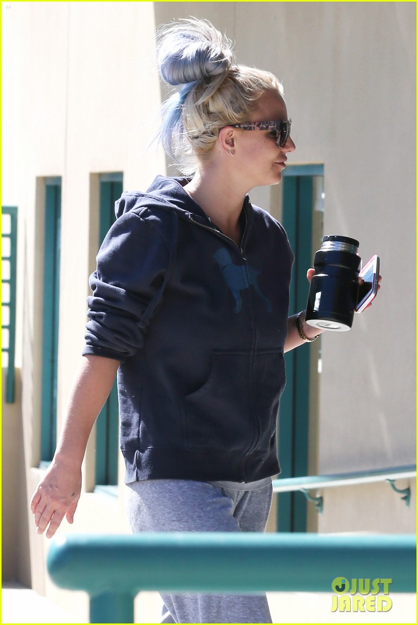 Britney Spears Is 'Incredible' & 'Super Kind,' Says Jane the Virgin's