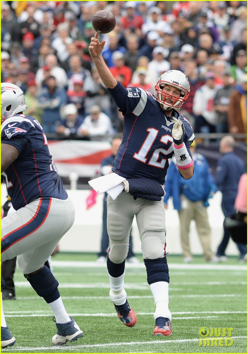 Gisele Bundchen & Son Benjamin Cheer on Tom Brady & the Patriots