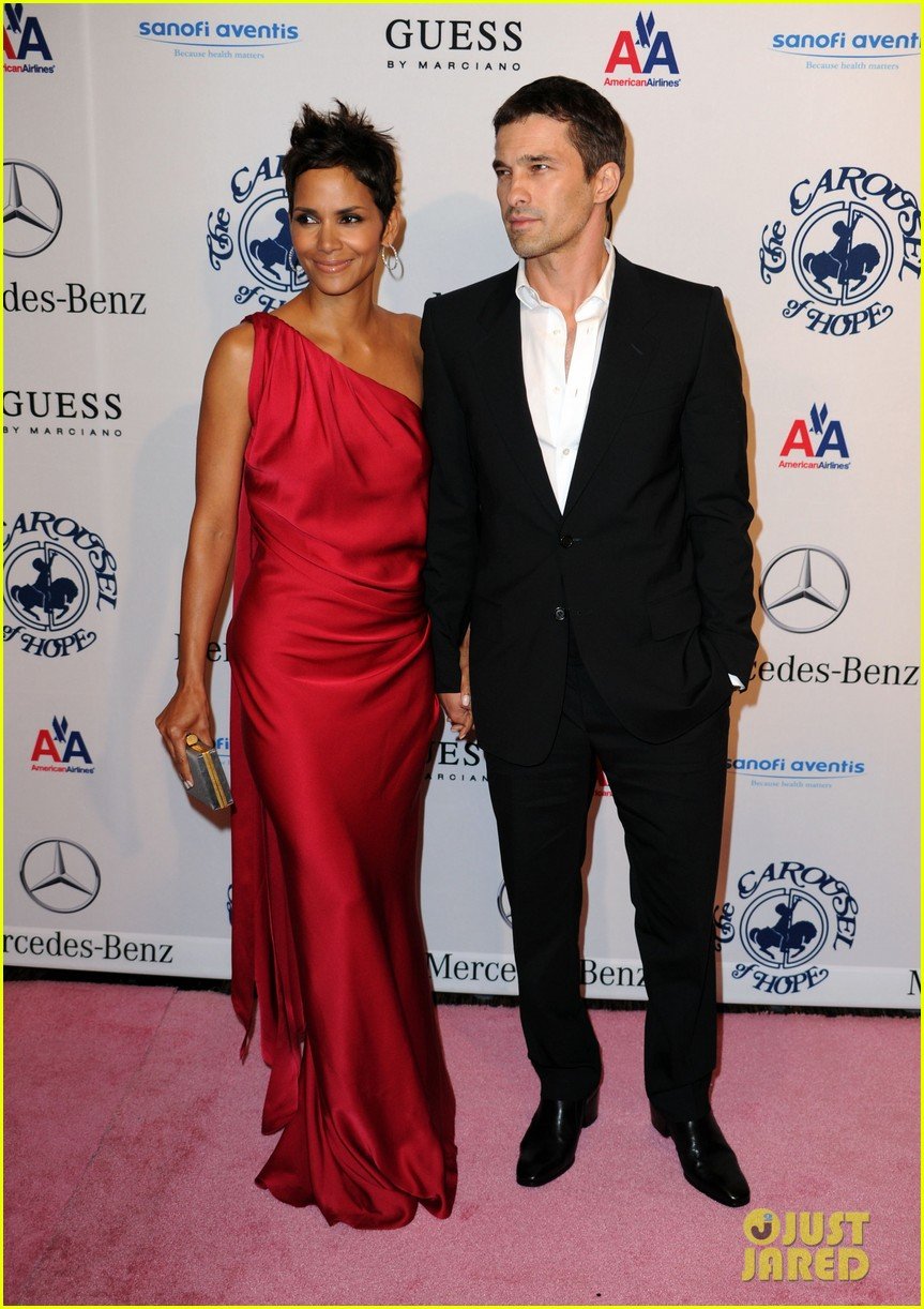 Halle Berry & Olivier Martinez Release Joint Statement Confirming